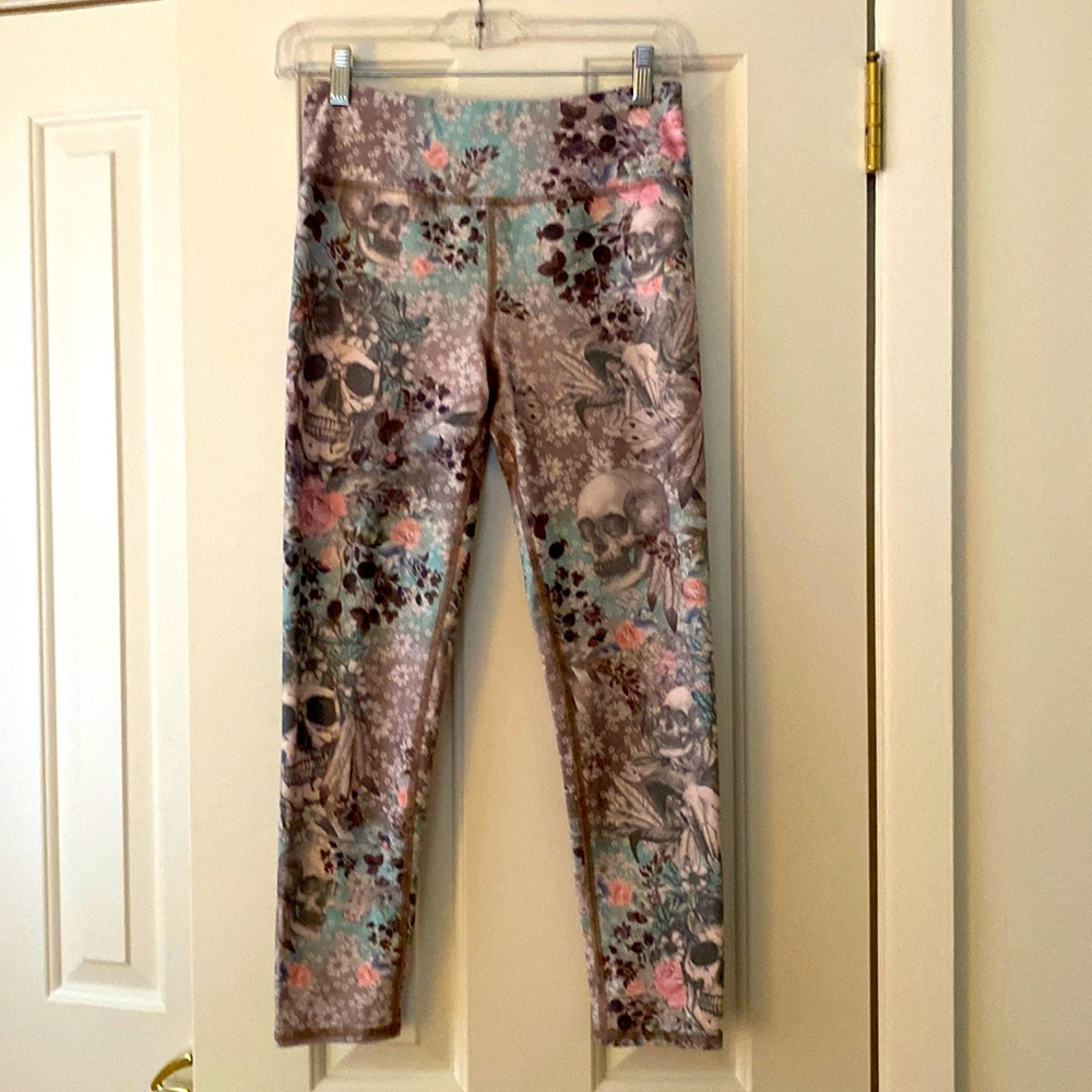 Unique Evolution  and Creation Legging. good condition size S